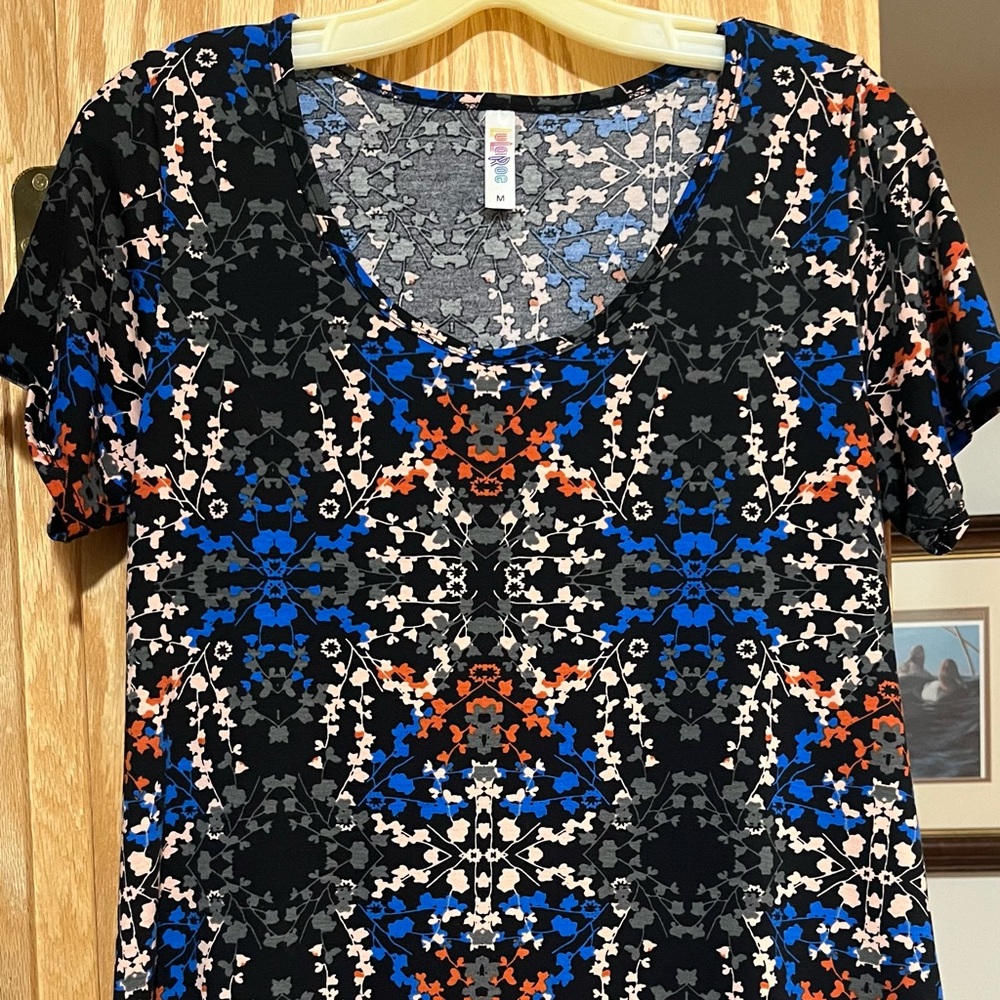 LuLaRoe Black and Blue Geometric Short Sleeve Top